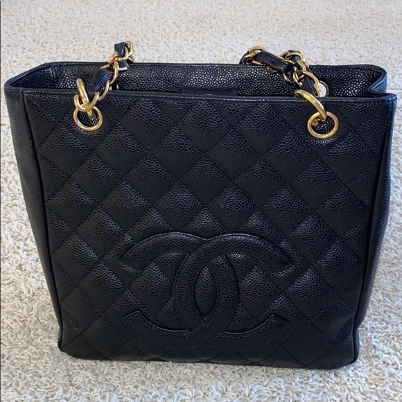 Black amazing condition Chanel quilted shoulder - Picture 1 of 10